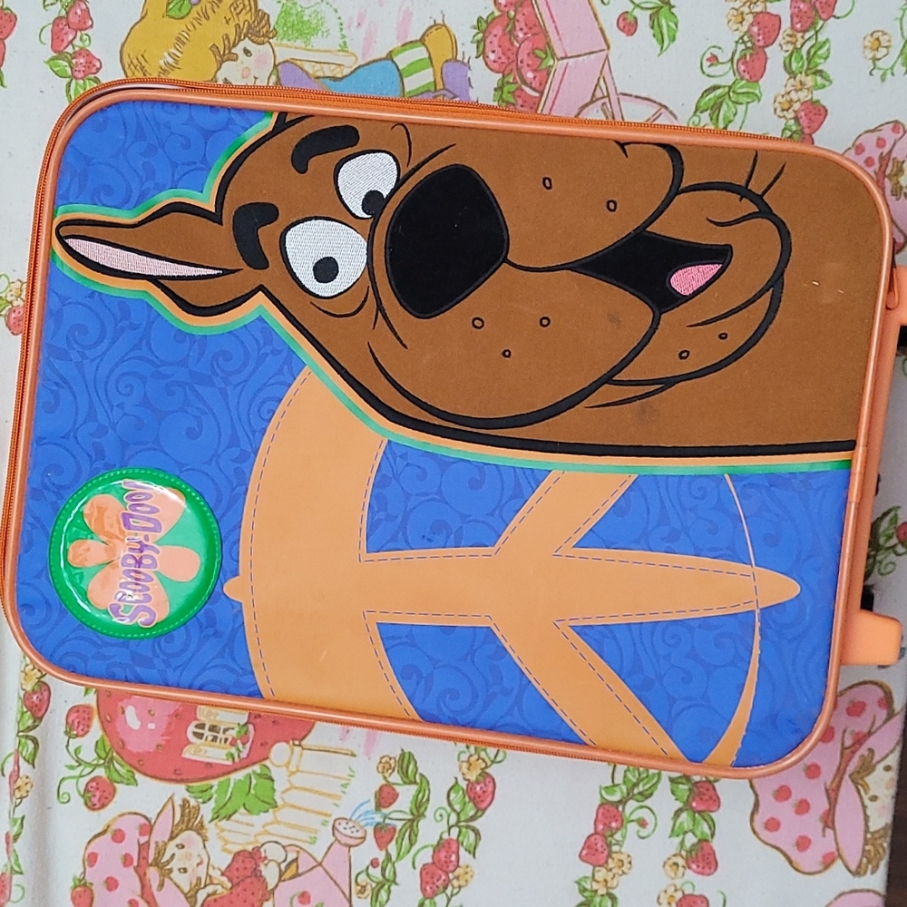Vintage Y2K Scooby Doo Rolling Suitcase